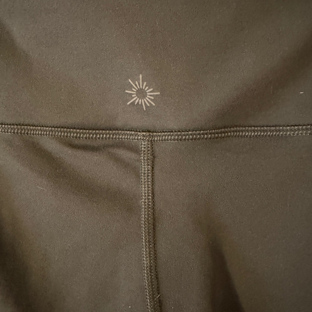 Aerie Offline The Hugger High-Rise Leggings in Charcoal - Picture 6 of 7